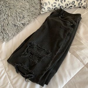 Black ripped American Eagle Mom jeans!